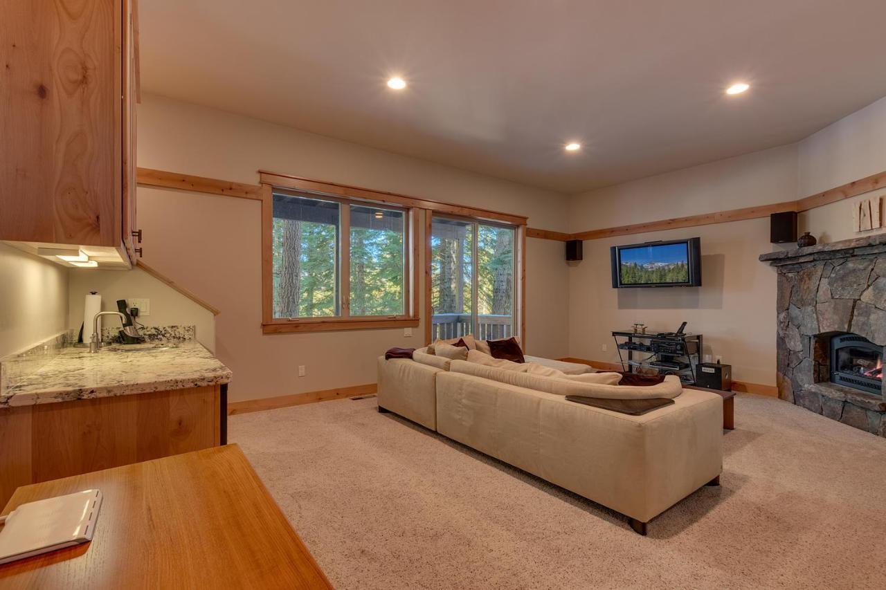 Skislope Manor - Spacious Tahoe Donner 4 Bedroom With Gorgeous Home Theater And Hot Tub Truckee Zewnętrze zdjęcie